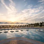 Baywatch Apart Otel 4*