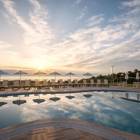 Baywatch Apartahotel 4*