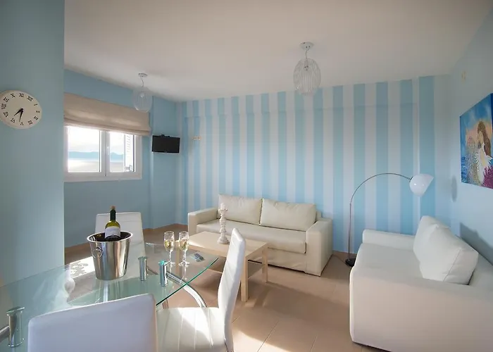 Baywatch Apart Otel Chranoi